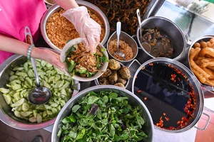 Discovering a 40-Year-Old Eel Specialty Restaurant in the Heart of Hanoi’s Old Quarter - image 4