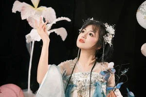 YiTuYu Art Language Vol.6340: Featuring the Mesmerizing Mu Mu in a Contemporary Photography Series - image 5