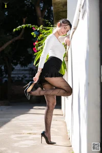 IESS Gallery: Qiu Qiu Showcases Trendy Internet Celebrity Socks in Exclusive Try-on Session - image 10