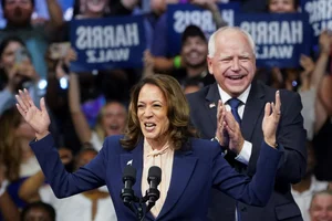 Iconic Moments: Kamala Harris and Tim Walz on the 2024 Campaign Trail - image 6
