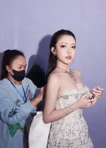 View Bich Phuong Bling Bling: Fairytale Muse Beauty, Dazzling Event Style - image 6