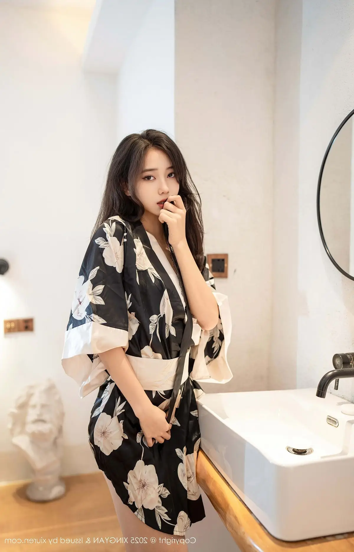 XingYan Vol.383 Shi An An: Alluring East Asian Beauty in Floral Kimono