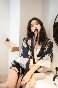XingYan Vol.383 Shi An An: Alluring East Asian Beauty in Floral Kimono - image 4