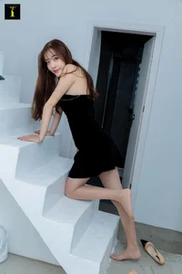 Wanping Vintage Velvet Skirt: Retro Elegance and Classic IESS Style - image 75