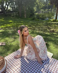 Stunning Fashion Gallery: Exploring the Aesthetic and Sunkissed Style of the 2001-Born Beauty Icon - image 7