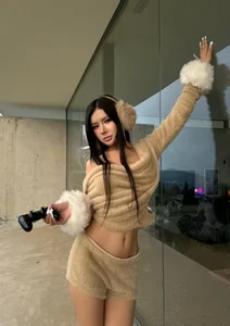 Bold Fashion and Fitness: Exploring Xuan Ca’s Signature Style and Confident Look - image 2