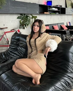 Bold Fashion and Fitness: Exploring Xuan Ca’s Signature Style and Confident Look - image 1