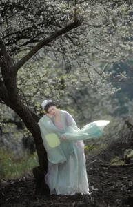 Ethereal Beauty of Wu Sui Sui in Art Language YiTuYu Vol.8876: A Spring Muse in Hanfu - image 6