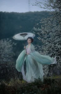 Ethereal Beauty of Wu Sui Sui in Art Language YiTuYu Vol.8876: A Spring Muse in Hanfu - image 15