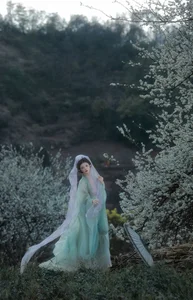 Ethereal Beauty of Wu Sui Sui in Art Language YiTuYu Vol.8876: A Spring Muse in Hanfu - image 12