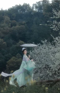 Ethereal Beauty of Wu Sui Sui in Art Language YiTuYu Vol.8876: A Spring Muse in Hanfu - image 13