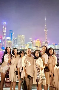 Supermodel Thuy Hanh and Her Daughters Shine During a Family Vacation Despite a Luggage Mishap - image 6