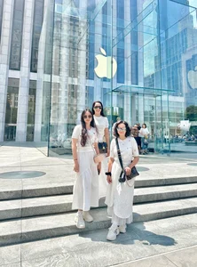 Supermodel Thuy Hanh and Her Daughters Shine During a Family Vacation Despite a Luggage Mishap - image 5