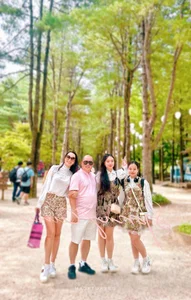 Supermodel Thuy Hanh and Her Daughters Shine During a Family Vacation Despite a Luggage Mishap - image 11