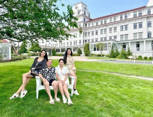 Supermodel Thuy Hanh and Her Daughters Shine During a Family Vacation Despite a Luggage Mishap - image 10