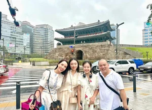 Supermodel Thuy Hanh and Her Daughters Shine During a Family Vacation Despite a Luggage Mishap - image 12