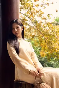 Timeless Vietnamese Beauty: A Poetic Glimpse into Tradition 597858240 - image 2