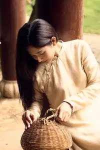 Timeless Vietnamese Beauty: A Poetic Glimpse into Tradition 597858240 - image 0