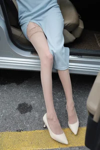 Tuan Tuan’s Captivating In-Car Photoshoot for IESS Collection - image 35