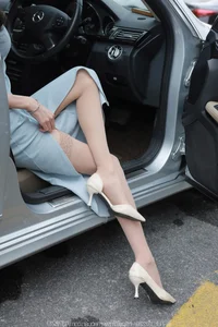 Tuan Tuan’s Captivating In-Car Photoshoot for IESS Collection - image 39