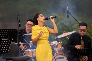 Thao Trang: The Captivating Voice and Unique Beauty of Ky Da Hoa in Vietnamese Showbiz - image 0