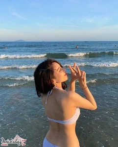 Stunning Collection of Singer Min's Most Fashionable Bikini Looks and Style Moments - image 5
