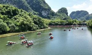 Over 800 Indian Tourists Visit Trang An - A New Wave of Tourism in Vietnam - image 9