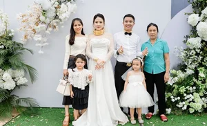 Stunning Nghe An Bride Shines with Lavish Gold Jewelry and Radiant Beauty in Viral Wedding Photos - image 3
