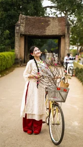 Timeless Grace: Capturing the Beauty of Ao Dai in Duong Lam Ancient Village - image 6