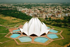 Exploring the Architectural Brilliance of the Baha'i Lotus Temple in India - image 12