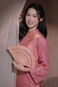 Elegant Pink Silk Ao Dai: Traditional Vietnamese Dress for a Radiant and Graceful Look in Modern Ethnic Fashion - image 2