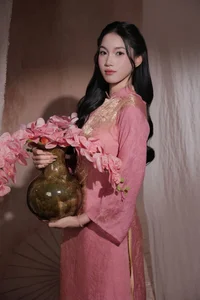 Elegant Pink Silk Ao Dai: Traditional Vietnamese Dress for a Radiant and Graceful Look in Modern Ethnic Fashion - image 0