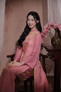 Elegant Pink Silk Ao Dai: Traditional Vietnamese Dress for a Radiant and Graceful Look in Modern Ethnic Fashion - image 1