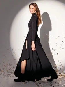 Fashion Secrets of the 2-Meter Volleyball Goddess: How to Style a Statuesque Silhouette - image 6