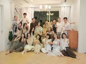 Huyen Baby Enjoys a Luxurious Beach Getaway with Friends: Stunning Summer Fashion and Glamorous Travel Moments - image 1