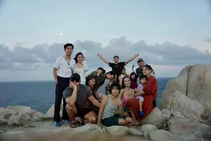 Huyen Baby Enjoys a Luxurious Beach Getaway with Friends: Stunning Summer Fashion and Glamorous Travel Moments - image 6