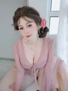 Coser Bai Yin 81 Part02: Captivating Beauty in Flowing Pink Attire - image 3