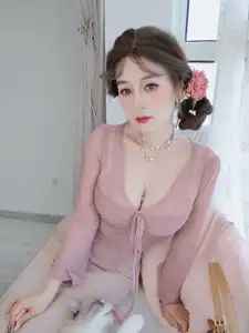 Coser Bai Yin 81 Part02: Captivating Beauty in Flowing Pink Attire - image 7
