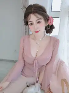 Coser Bai Yin 81 Part02: Captivating Beauty in Flowing Pink Attire - image 5