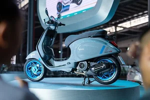 Exploring the 2025 Vespa: Why This Iconic Scooter Defines Modern Urban Luxury - image 3