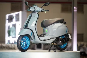 Exploring the 2025 Vespa: Why This Iconic Scooter Defines Modern Urban Luxury - image 5
