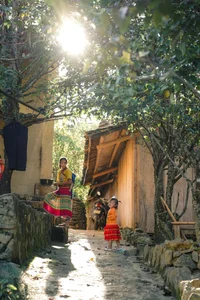 Exploring the Traditional Life of the Hmong People in Lung Cu's Majestic Mountains - image 9