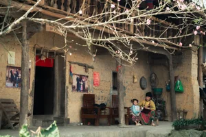 Exploring the Traditional Life of the Hmong People in Lung Cu's Majestic Mountains - image 3