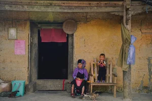 Exploring the Traditional Life of the Hmong People in Lung Cu's Majestic Mountains - image 2