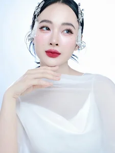 Angela Phương Trinh Transformation: From 'Muscular Beauty' to a Sophisticated and Feminine Style - image 1