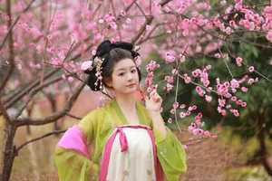 YITUYU Art Language 2023.08.10: Appreciating Plum Blossoms with the Captivating Hehe Miao - image 11