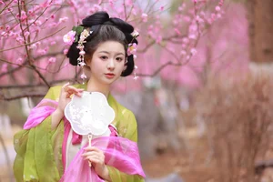 YITUYU Art Language 2023.08.10: Appreciating Plum Blossoms with the Captivating Hehe Miao - image 5