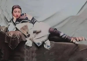 Rare Glimpses into History: The Captivating Beauty and Style of Qing Dynasty Courtesans in Vintage Photography - image 36