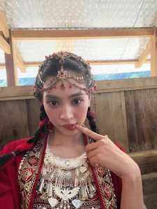 Miss Vietnam Tran Tieu Vy shines in traditional ethnic attire amidst the majestic mountains - image 1