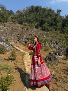 Miss Vietnam Tran Tieu Vy shines in traditional ethnic attire amidst the majestic mountains - image 5